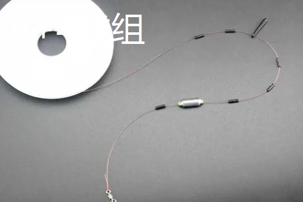 手竿钓鲢鳙双钩的距离,距离一般建议3倍钩长