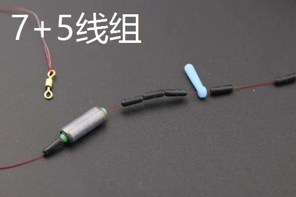 手竿钓鲢鳙双钩的距离,距离一般建议3倍钩长