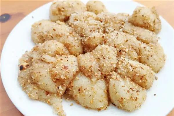 贵州省黔西市的特产，有毕节酸菜、擂茶糍粑等