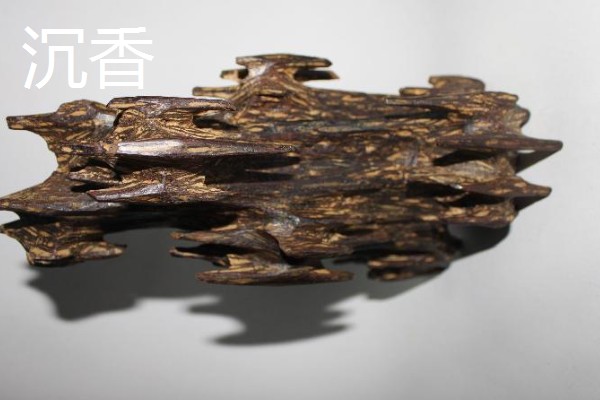 沉香与檀香的区别是什么，本质和珍贵度均不同