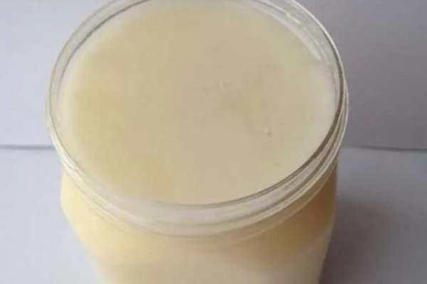 椴树蜜结晶状态,呈乳白色或乳黄色油脂状