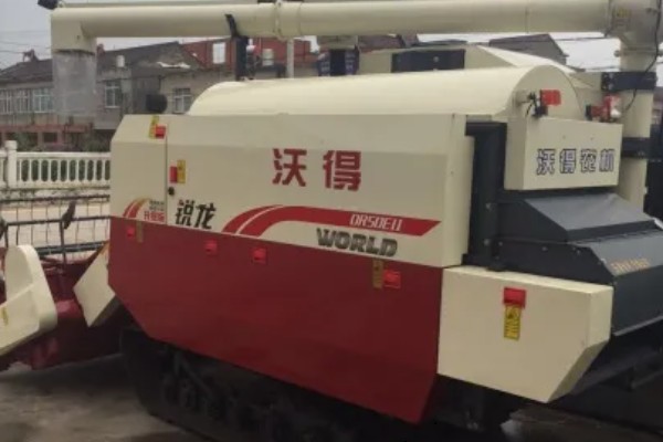 沃得锐龙收割机的特点，操纵灵活维护方便